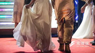 同婚專法通過後,同志終於能成家,但律師許秀雯表示,接下來目標是兩年內讓目前是立專法保障的同婚能回歸《民法》,讓同婚真正邁向平等。圖為凱道同婚宴。(陳品佑攝)