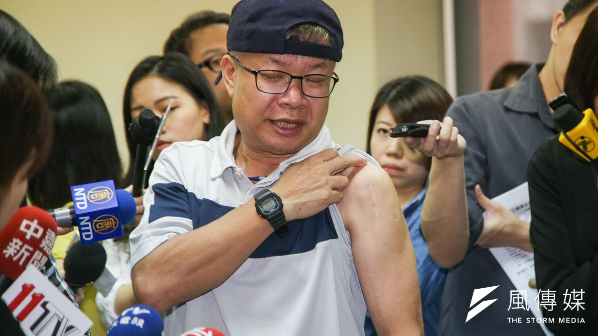 1111人力銀行30日公布勞工職業災害現況調查,結果顯示職災發生後有3成勞工產生永久性傷害。受害勞工謝先生現身說法。(陳明仁攝) 1111人力銀行30日公布勞工職業災害現況調查,結果顯示職災發生後有3成勞工產生永久性傷害。受害勞工謝先生現身說法。(陳明仁攝)