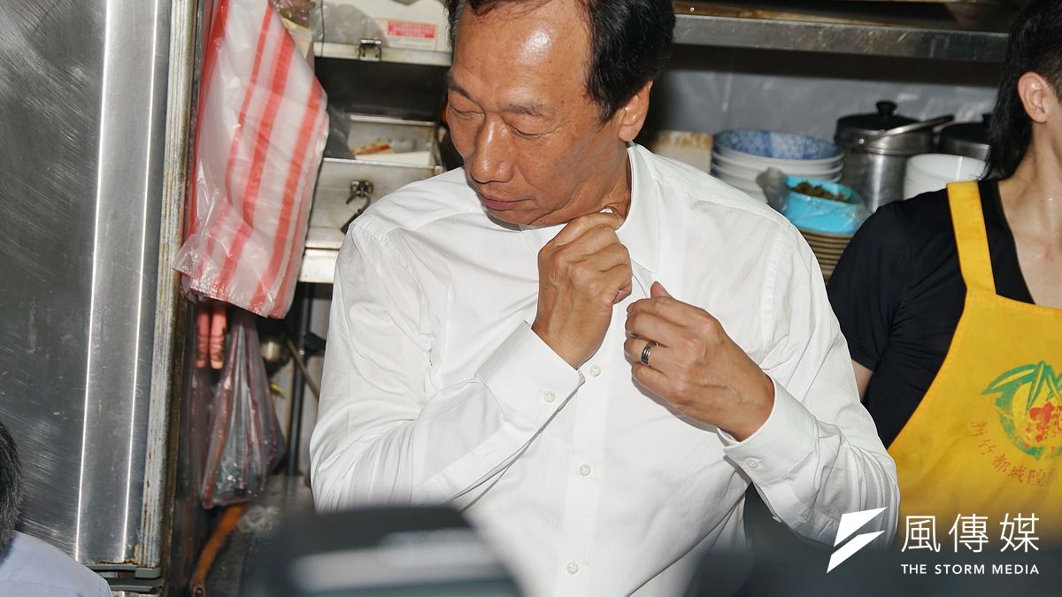 資深媒體人黃暐瀚17日在廣播節目上,直指鴻海集團創辦人郭台銘(見圖)最後棄選的關鍵原因,就是因為台北市長柯文哲拒絕擔任副手。(資料照,盧逸峰攝) 資深媒體人黃暐瀚17日在廣播節目上,直指鴻海集團創辦人郭台銘(見圖)最後棄選的關鍵原因,就是因為台北市長柯文哲拒絕擔任副手。(資料照,盧逸峰攝)