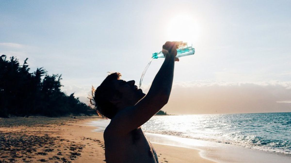 水喝太少容易有疾病,但你知道常常口渴、喝太多水也是健康警訊嗎?(圖/Pixabay) 水喝太少容易有疾病,但你知道常常口渴、喝太多水也是健康警訊嗎?(圖/Pixabay)