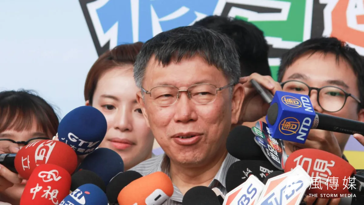 為了爭取民進黨再度禮讓,柯文哲不惜從「中華」攜碼到「台灣大」,為「兩岸一家親」之說「道歉」。(資料照,方炳超攝)