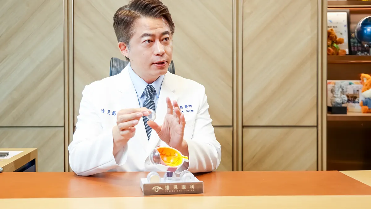 遠見眼科張聰麒醫師,替超過數百位各科別醫師執刀,因此有「醫師的醫師」之稱。 遠見眼科張聰麒醫師,替超過數百位各科別醫師執刀,因此有「醫師的醫師」之稱。