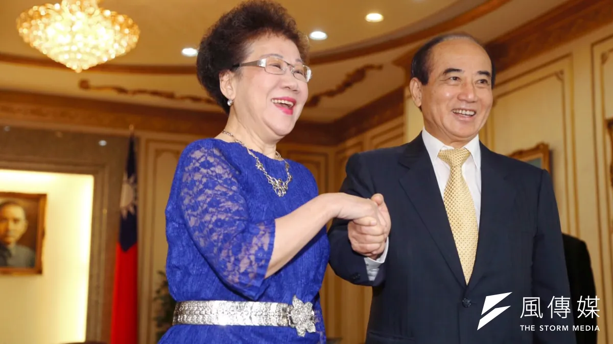 前副總統呂秀蓮前往立法院邀請立法院長王金平,參加她所發起的「台灣和平中立大同盟」所舉辦活動。(蔡耀徵攝)