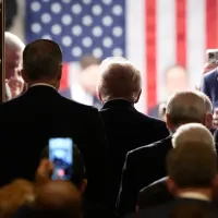 2026年2月24日、米ワシントンの連邦議会議事堂下院本会議場にて、上下両院合同会議での一般教書演説を行うため到着したトランプ大統領。(写真/AP通信提供) 2026年2月24日、米ワシントンの連邦議会議事堂下院本会議場にて、上下両院合同会議での一般教書演説を行うため到着したトランプ大統領。(写真/AP通信提供)