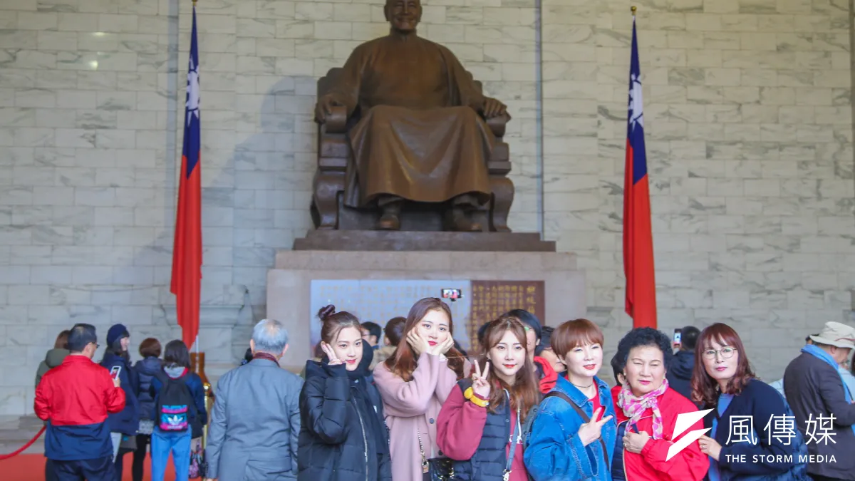 ,今年1月到3月國外來台觀光客人數原本呈現負成長,但在520政府上任一周年前夕,4月份的來台旅客由黑翻紅。(資料照,陳明仁攝)