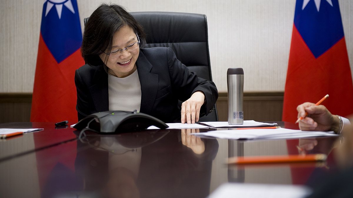 蔡英文總統2日與美國總統當選人唐納川普(Donald J. Trump)通話(總統府) 蔡英文總統2日與美國總統當選人唐納川普(Donald J. Trump)通話(總統府)