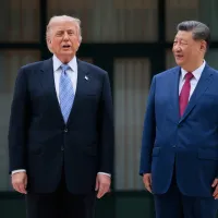 2026年5月15日,中國北京,美國總統川普與中國國家主席習近平在中南海花園參訪期間合影。(美聯社) 2026年5月15日,中國北京,美國總統川普與中國國家主席習近平在中南海花園參訪期間合影。(美聯社)