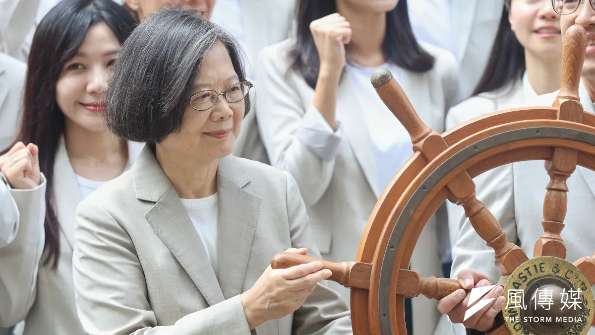 前總統蔡英文(見圖)成為民進黨的輔選人氣王。(柯承惠攝)