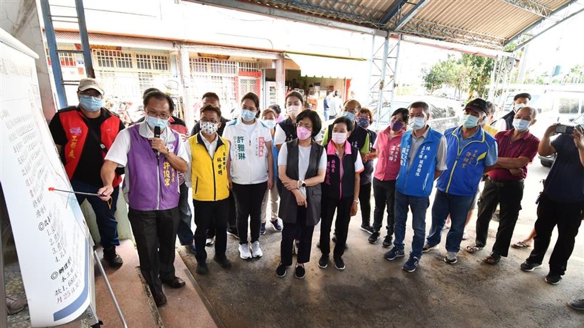 彰化縣長王惠美到芬園鄉視察鄉內道路,並聽取地方簡報。(圖/彰化縣政府) 彰化縣長王惠美到芬園鄉視察鄉內道路,並聽取地方簡報。(圖/彰化縣政府)