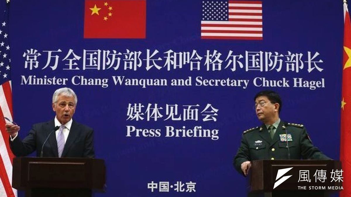 中美防長8日在記者會中就日本問題針鋒相對。(美聯社) 中美防長8日在記者會中就日本問題針鋒相對。(美聯社)