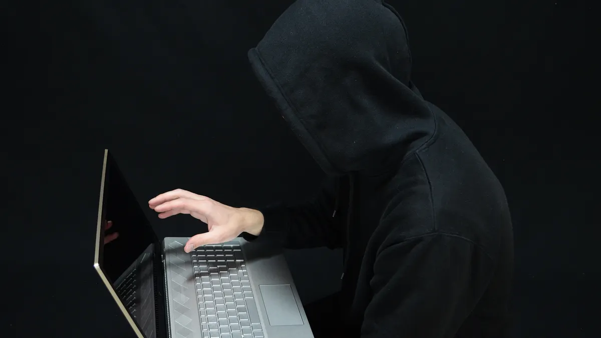 個人情報がマルウェア「infostealer」によって収集された疑いがあり、クレジットカードの不正利用や身分の盗用など深刻な結果を招く恐れがある。(イメージ図/PhotoAC) 個人情報がマルウェア「infostealer」によって収集された疑いがあり、クレジットカードの不正利用や身分の盗用など深刻な結果を招く恐れがある。(イメージ図/PhotoAC)