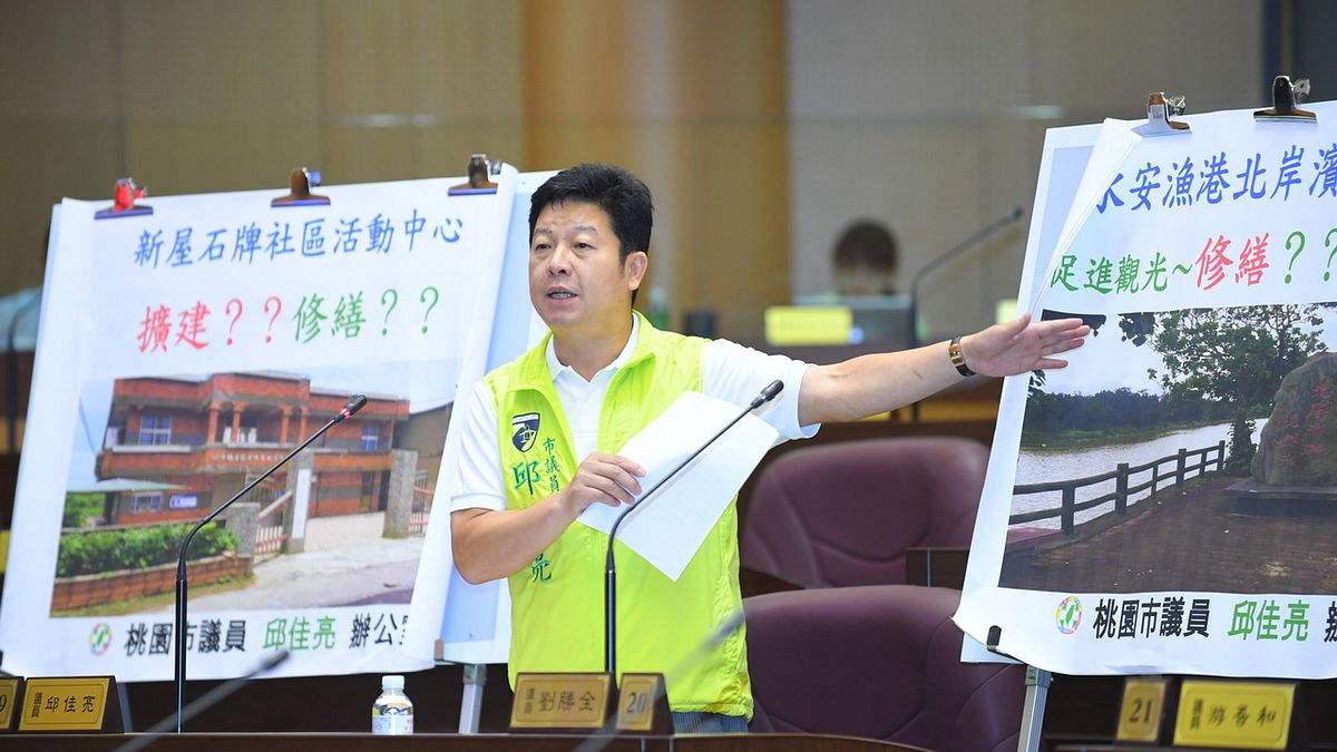 桃園市議員邱佳亮涉犯「貪污治罪條例」等罪嫌,並有滅證、勾串之虞,經當庭逮捕後,檢方向桃園地院法院聲押,並於12日中午裁定羈押禁見。(資料照,桃園市議會提供) 桃園市議員邱佳亮涉犯「貪污治罪條例」等罪嫌,並有滅證、勾串之虞,經當庭逮捕後,檢方向桃園地院法院聲押,並於12日中午裁定羈押禁見。(資料照,桃園市議會提供)