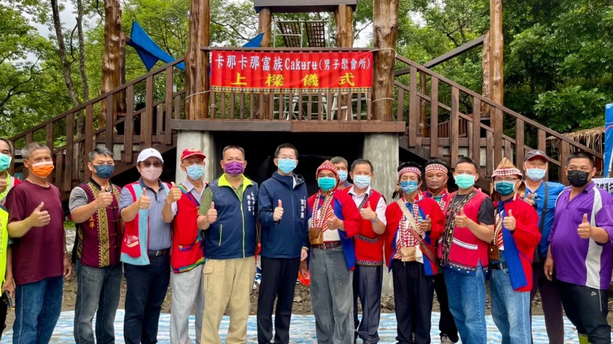 臺灣卡那卡那富族發展協會今於那瑪夏區卡那卡那富族男子集會所,舉辦上樑儀式。(圖/高雄市政府原民會提供)