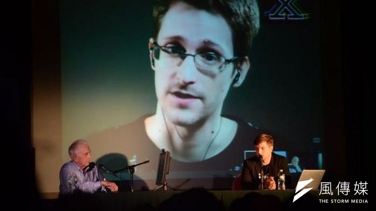 史諾登19日現身HOPE紐約大會,與艾爾斯柏(左下)進行對談。(翻攝自HOPE官網) 史諾登19日現身HOPE紐約大會,與艾爾斯柏(左下)進行對談。(翻攝自HOPE官網)