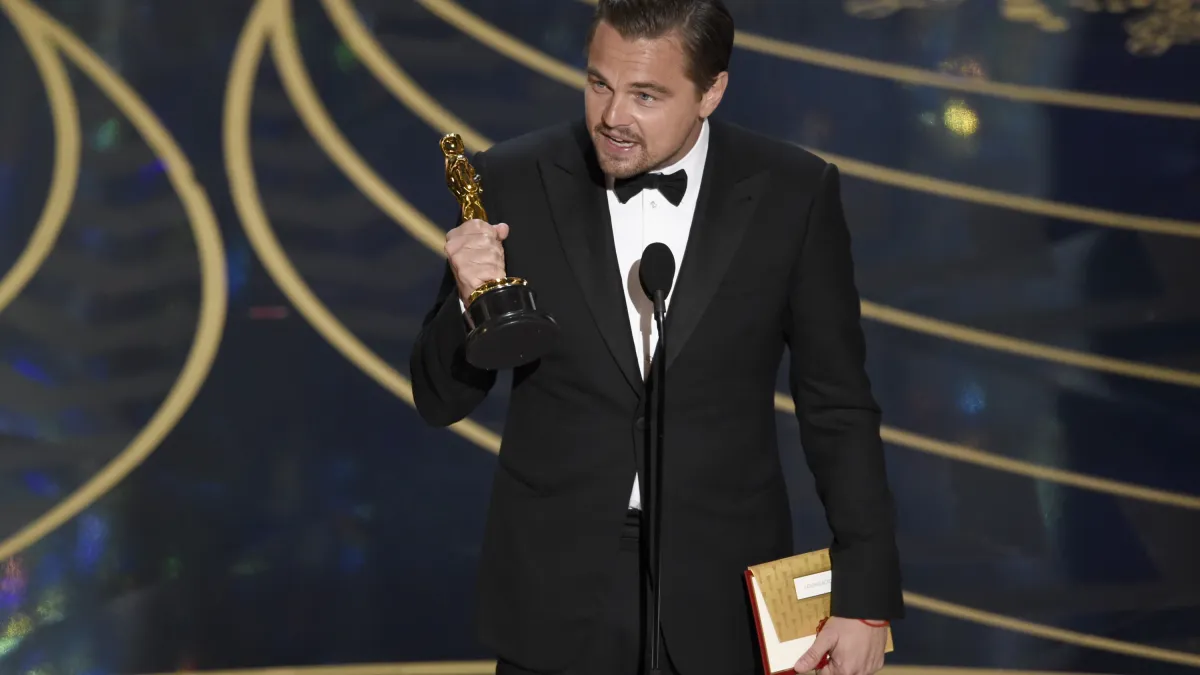 李奧納多迪卡皮歐(Leonardo DiCaprio)終於拿下小金人!(美聯社)