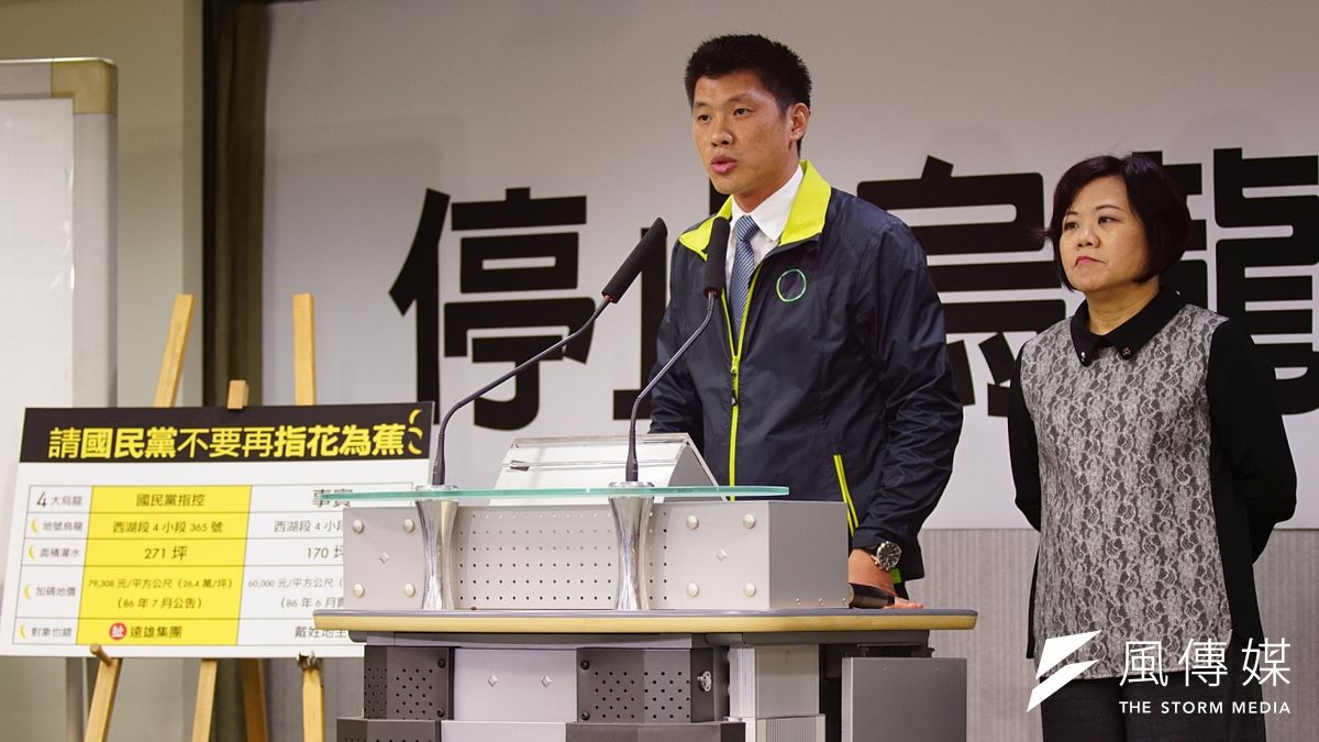 針對國民黨指控民進黨總統候選人蔡英文炒作土地,民進黨11日上午再開記者會反擊,發言人王閔生、許銘春律師表示,這是烏龍爆料。(民進黨中央提供) 針對國民黨指控民進黨總統候選人蔡英文炒作土地,民進黨11日上午再開記者會反擊,發言人王閔生、許銘春律師表示,這是烏龍爆料。(民進黨中央提供)