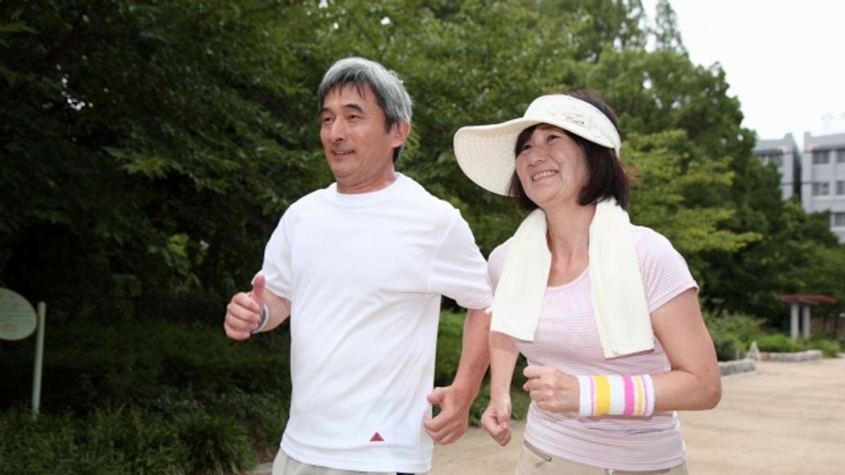 許多中老年人活動筋骨時,選擇在公園走路、甩手、拍打,但其實這樣做對於肌肉的幫助不大。(圖/photoAC) 許多中老年人活動筋骨時,選擇在公園走路、甩手、拍打,但其實這樣做對於肌肉的幫助不大。(圖/photoAC)