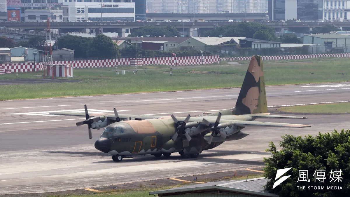 國防部30公布離島官兵春節排休情形,空運部分採C-130及民航機團體機位(離峰班次)。(資料照,蘇仲泓攝)