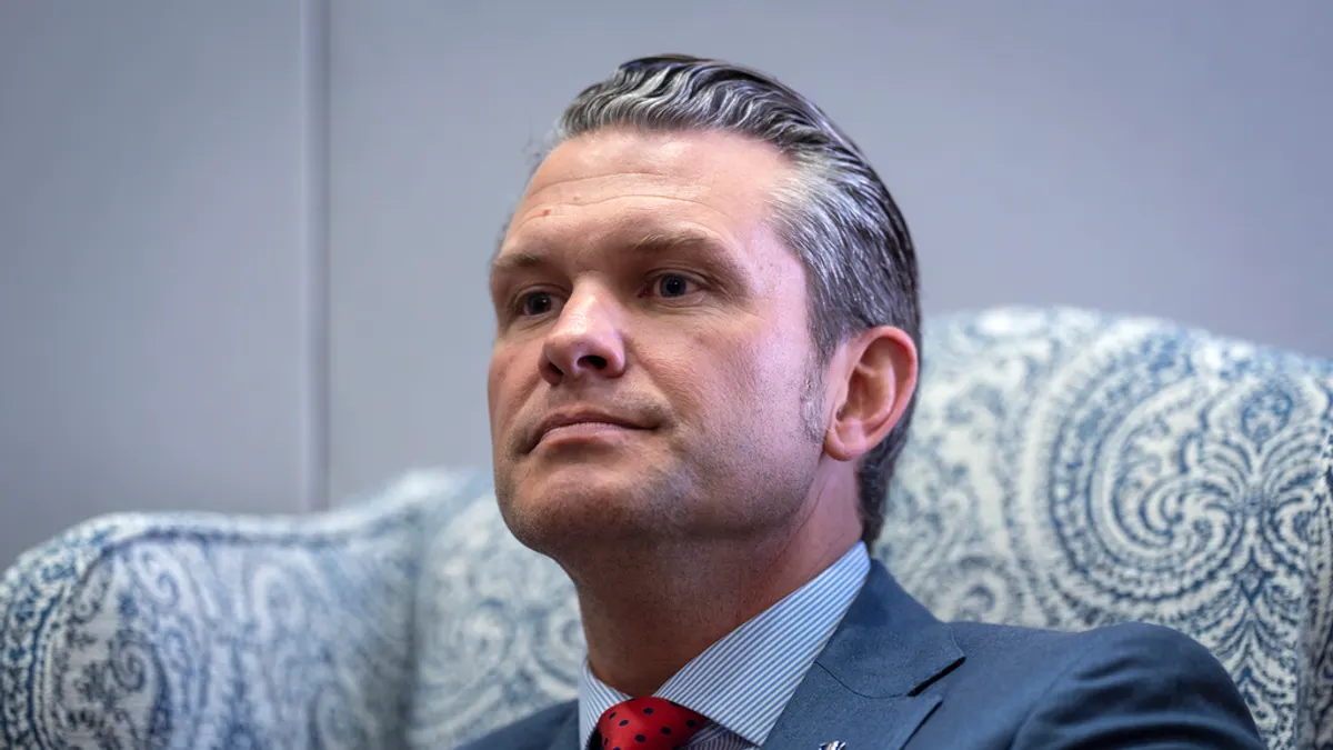 2024年12月5日。川普(Donald Trump)提名的國防部長人選赫格塞斯(Pete Hegseth)。