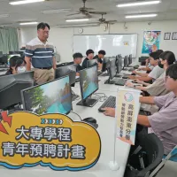高分署推動「補助大專校院就業學程企業預聘青年計畫」,協助企業、畢業生順利入職。(圖/勞動力發展署高屏澎東分署提供) 高分署推動「補助大專校院就業學程企業預聘青年計畫」,協助企業、畢業生順利入職。(圖/勞動力發展署高屏澎東分署提供)