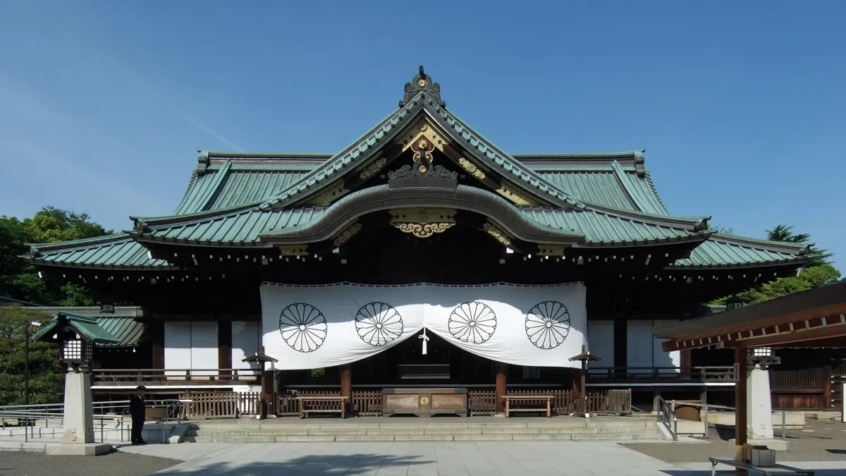 靖國神社不只供奉在第二次世界大戰中戰死的士兵靈位,而是獻給自1868年明治維新以來在戰場上陣亡的所有日本軍人。(圖/取自維基百科)