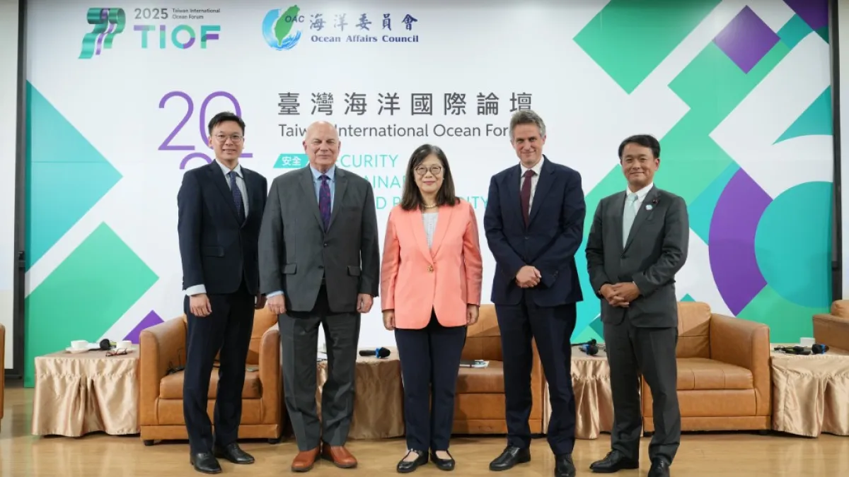 海委會主委管碧玲(中)出席「2025台灣國際海洋論壇」。(資料照,海委會提供)