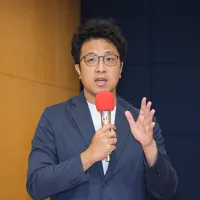 台北市長選戰由冷轉熱,沈伯洋(見圖)的節奏與攻防,牽動台北市議員選情,也對民進黨雙北乃至全台縣市長選舉產生外溢效應。(資料照,劉偉宏攝) 台北市長選戰由冷轉熱,沈伯洋(見圖)的節奏與攻防,牽動台北市議員選情,也對民進黨雙北乃至全台縣市長選舉產生外溢效應。(資料照,劉偉宏攝)