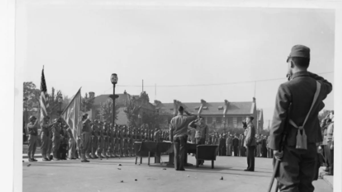 1945年10月6日,陸戰隊第3兩棲軍代表重慶中央政府在天津接受日軍投降。 1945年10月6日,陸戰隊第3兩棲軍代表重慶中央政府在天津接受日軍投降。