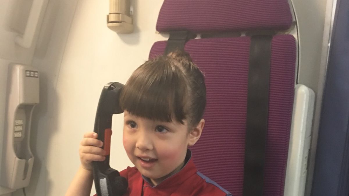 中華航空官網獨家販售「60周年限定-小小空服員夢想起飛」活動,讓民眾可以看到孩子化身最萌空服員,共創親子難得的夏日回憶。(圖/中華航空提供) 中華航空官網獨家販售「60周年限定-小小空服員夢想起飛」活動,讓民眾可以看到孩子化身最萌空服員,共創親子難得的夏日回憶。(圖/中華航空提供)