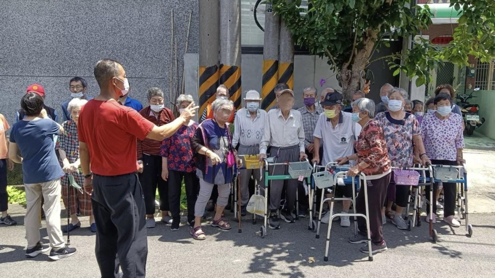 65歲重返職場不嫌晚!李大哥靠多元就業計畫考取照服員證照,轉正職迎第二人生