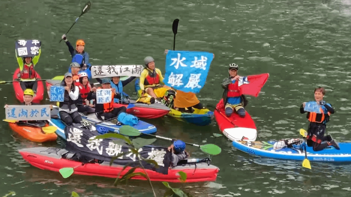 新北市政府去年公告嶺腳瀑布部分水域禁止遊憩,水上運動玩家質疑「有人溺水就封水域」不合理。(圖/擷取自李元治FB影片) 新北市政府去年公告嶺腳瀑布部分水域禁止遊憩,水上運動玩家質疑「有人溺水就封水域」不合理。(圖/擷取自李元治FB影片)