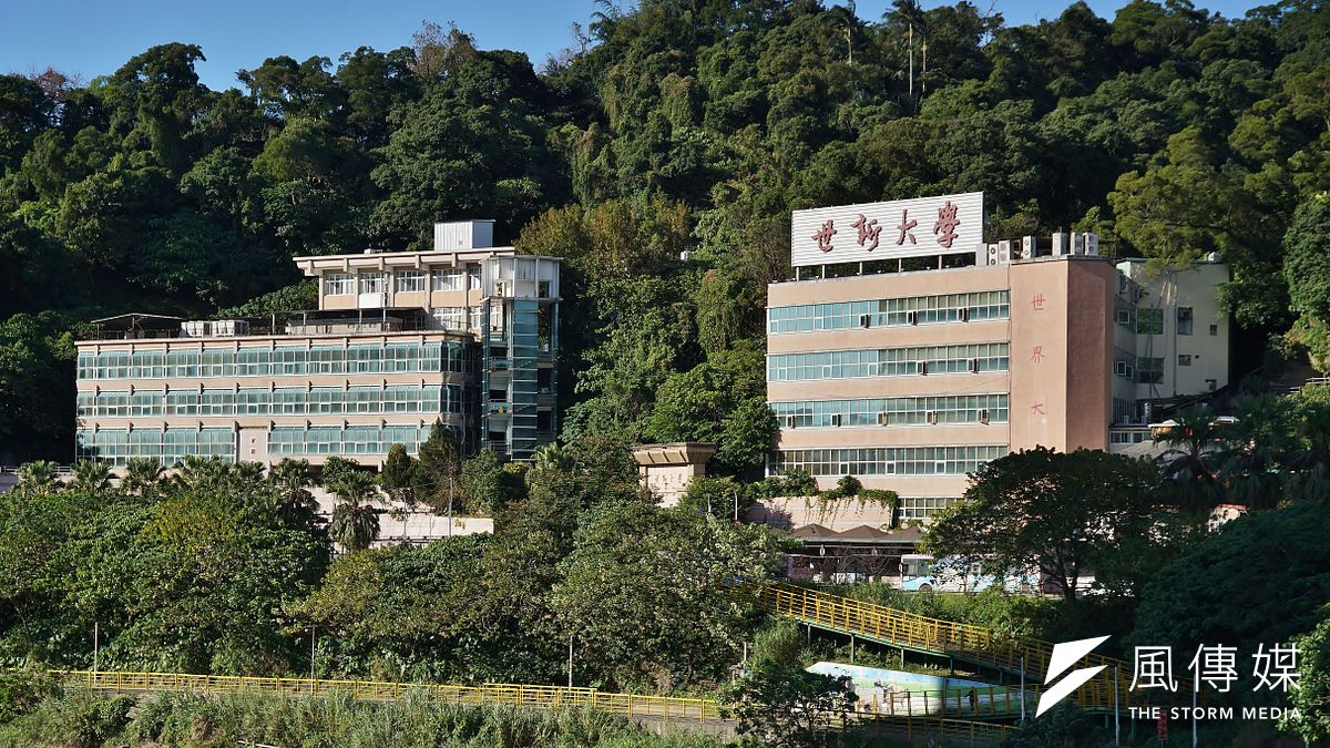 世新大學宣布,為維護教學品質與照顧教職同仁,世新大學董事會日前通過全校教職員工自明年元旦起,將比照同級公立大專校院依行政院公告調薪。(資料照,盧逸峰攝) 世新大學宣布,為維護教學品質與照顧教職同仁,世新大學董事會日前通過全校教職員工自明年元旦起,將比照同級公立大專校院依行政院公告調薪。(資料照,盧逸峰攝)