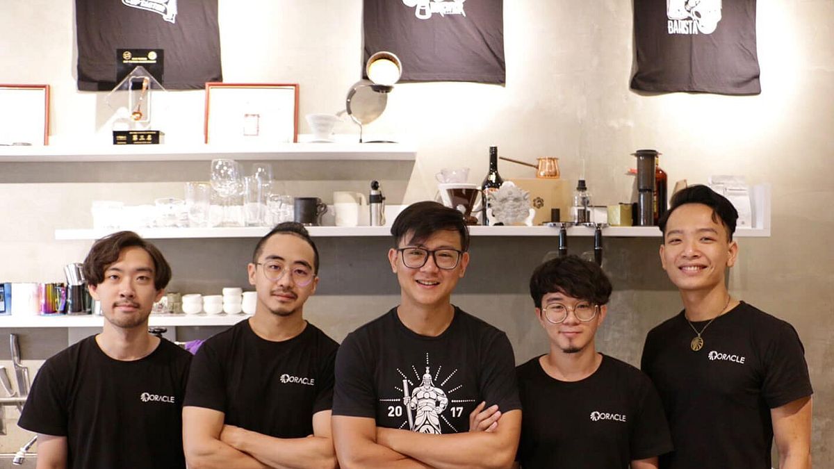 神諭咖啡團隊與負責人陳叡維(中)。(圖/高雄青年局提供) 神諭咖啡團隊與負責人陳叡維(中)。(圖/高雄青年局提供)