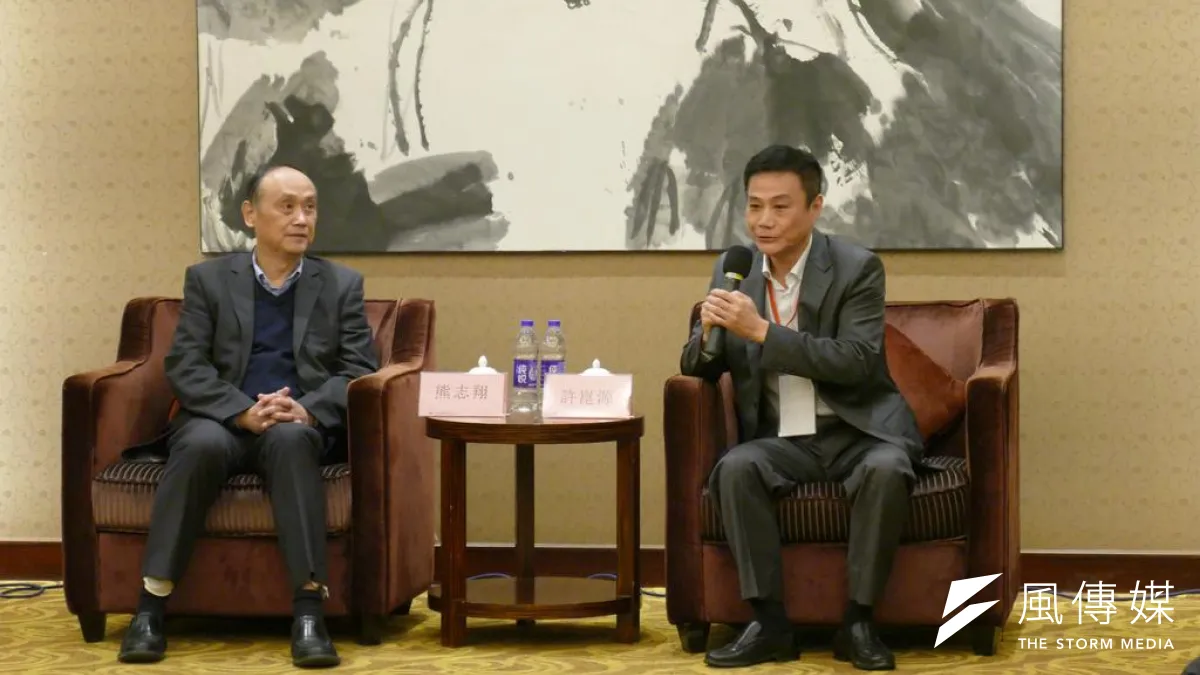 高雄市議長許崑源(右)與佛山市建立友好密切情誼,佛山市政協主席熊志翔允諾今年將規劃以高雄進高雄出參訪台灣。(圖/徐炳文攝)