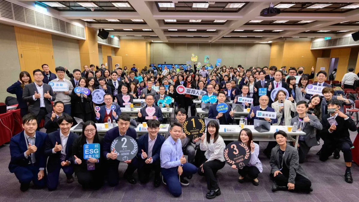 富邦金控舉辦首屆生成式AI黑客松,吸引金控及子公司共61組團隊角逐冠軍,並開發23組AI應用場景。(富邦金控提供)