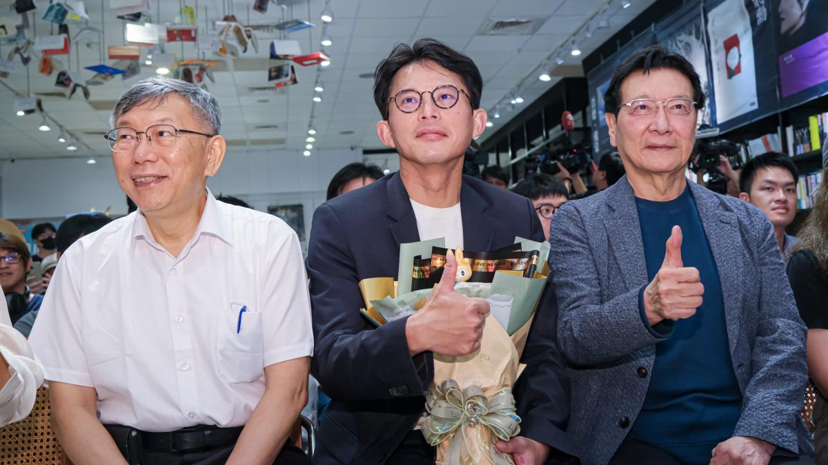 黃國昌新書《向光前行》開賣!趙少康力挺讚「這特質」:從大叔變歐爸