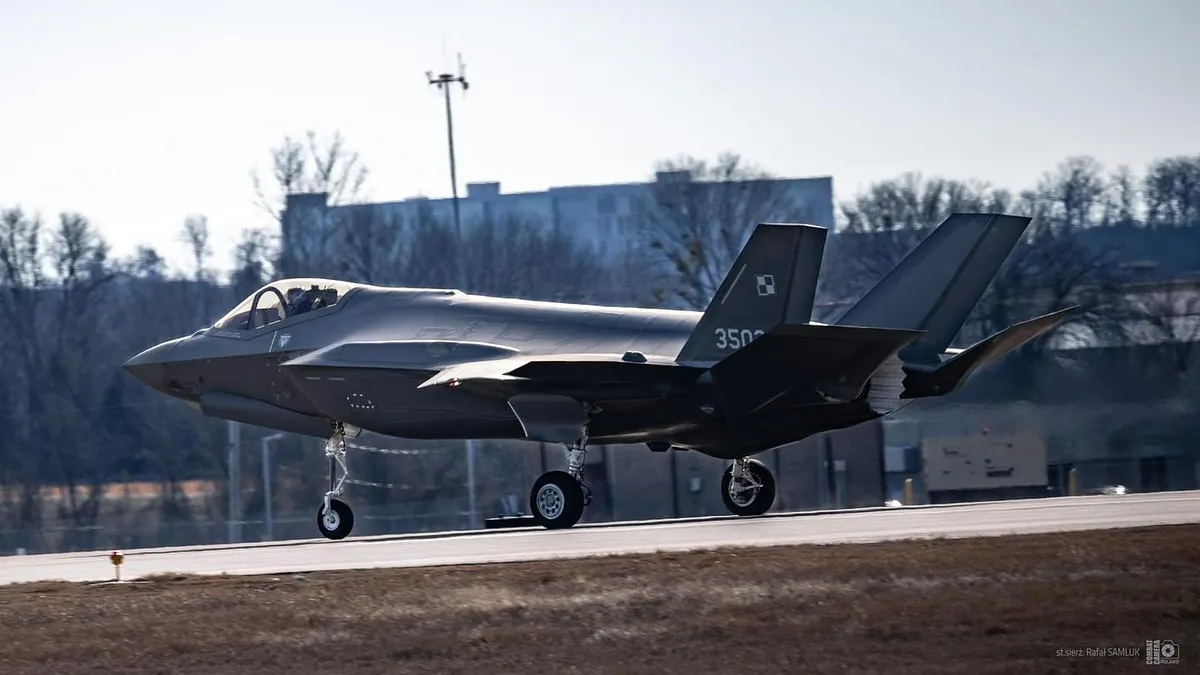 アメリカで飛行訓練を受けるポーランドのF-35戦闘機とパイロット。(ポーランド国防省より)
