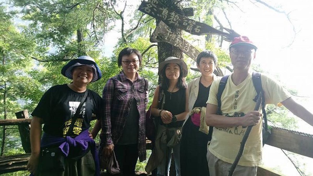 在司馬庫斯,有好友,還有好果子釀成好酒。(寇延丁提供) 在司馬庫斯,有好友,還有好果子釀成好酒。(寇延丁提供)