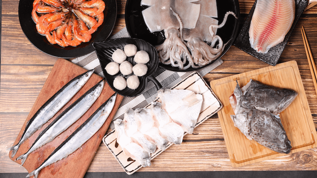 海洋局推出限量2,000組的「HEN夯烤魚包」。(圖/高市府海洋局提供) 海洋局推出限量2,000組的「HEN夯烤魚包」。(圖/高市府海洋局提供)