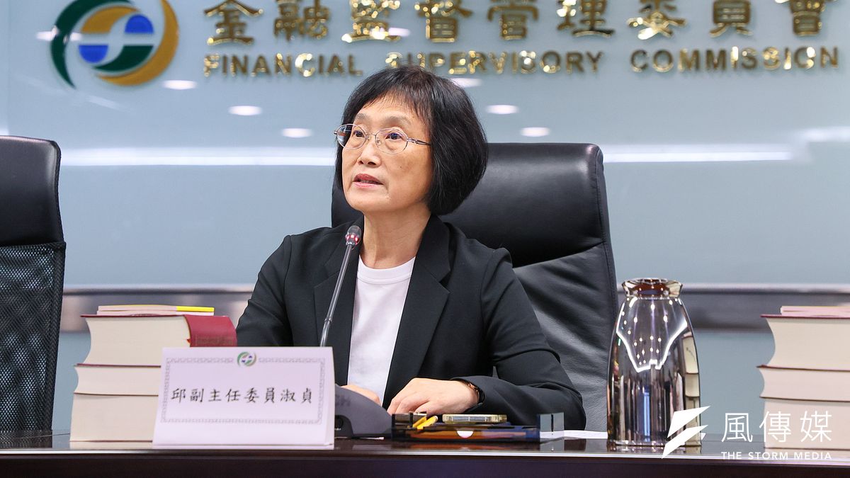 金管會算是用一個錯誤又官僚的理由擋下雙金搶親案,圖為金管會副主委邱淑貞駁回中信金併購新光金案。(資料照片,顏麟宇攝) 金管會算是用一個錯誤又官僚的理由擋下雙金搶親案,圖為金管會副主委邱淑貞駁回中信金併購新光金案。(資料照片,顏麟宇攝)