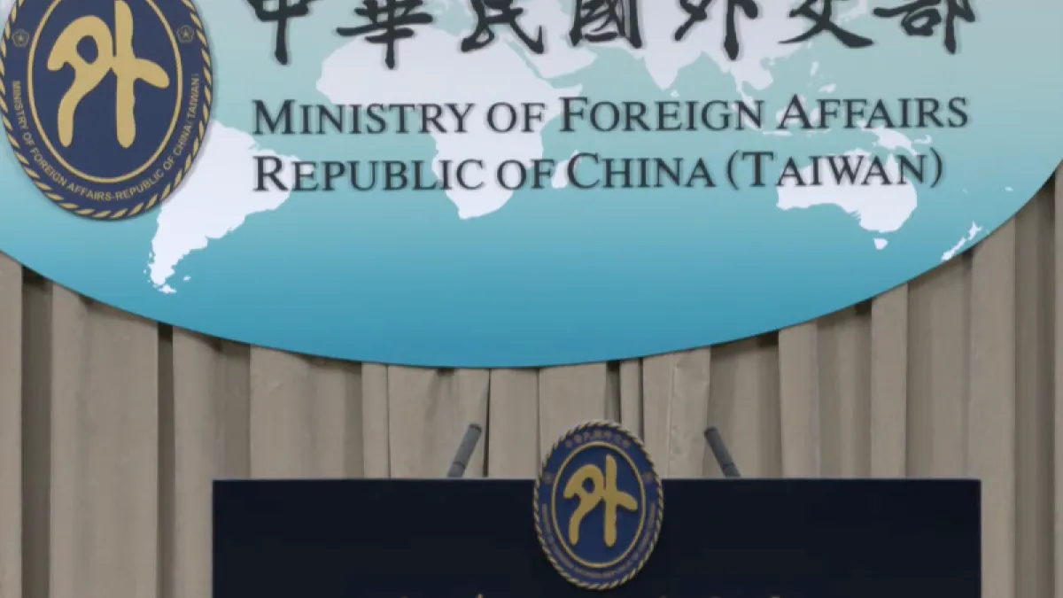 一名前外交人員在臉書具名指控已婚外交部黃姓男長官騷擾。(圖/翻攝自外交部)