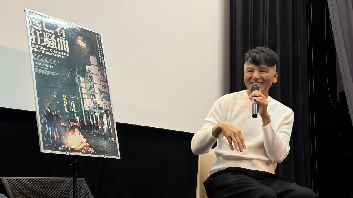 台湾で長らく“封印”されていたワン・チャイシアン監督の伝説的映画『逃亡者狂騒曲』が、デジタル・リマスター版として日本で世界初公開。主演のチェン・ホンレンが初日舞台挨拶に登壇し、命がけだった撮影現場や30年前の情熱を振り返った。(映画宣伝・大福提供)