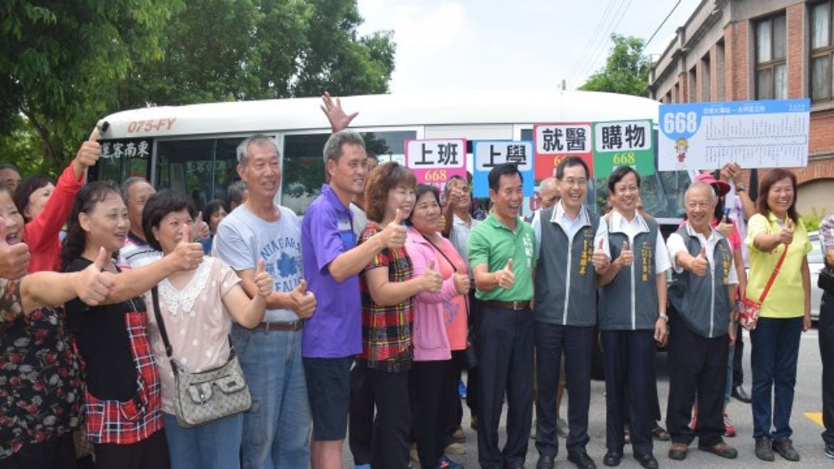 大甲668號公車正式上路 免費試乘班班現人潮 大甲668號公車正式上路 免費試乘班班現人潮
