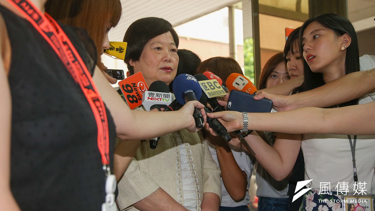 一例一休年初上路後引各界批評,勞動政策首場公聽會17日登場,勞動部長林美珠表示,公聽會是「聽聽的性質」,「現在」並沒有修法打算。(陳明仁攝) 一例一休年初上路後引各界批評,勞動政策首場公聽會17日登場,勞動部長林美珠表示,公聽會是「聽聽的性質」,「現在」並沒有修法打算。(陳明仁攝)