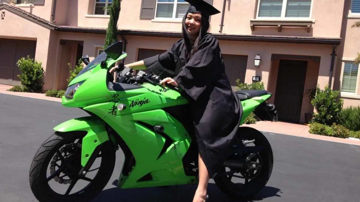 為了一圓重機夢赴德國求學的她,最後卻賣了重機遊走世界當背包客,甚至到西非迦納實習做研究,背後的一切故事是...?(圖/嘰咕Park提供)