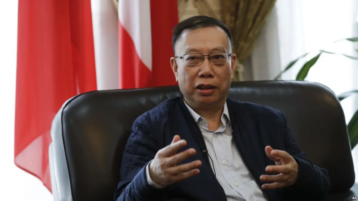 中國前衛生部副部長黃潔夫教授在中國駐義大利大使館接受採訪(美國之音)