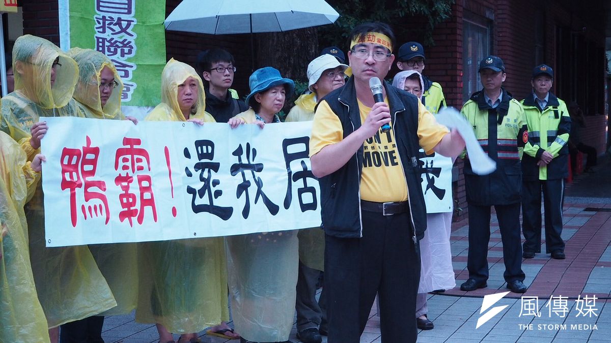 反南鐵東移全線自救聯合會14日於營建署前抗議。(尹俞歡攝) 反南鐵東移全線自救聯合會14日於營建署前抗議。(尹俞歡攝)