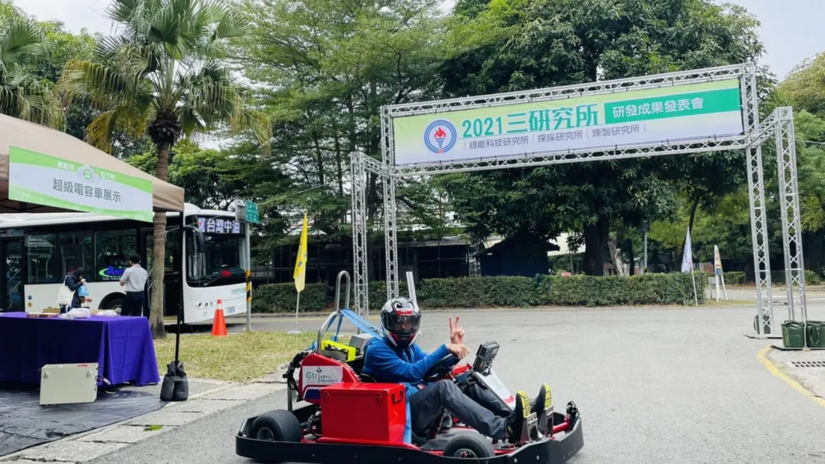 生質碳材超級電容應用於卡丁車,具有快充、快放和穩定的特性。(圖/臺灣中油提供)