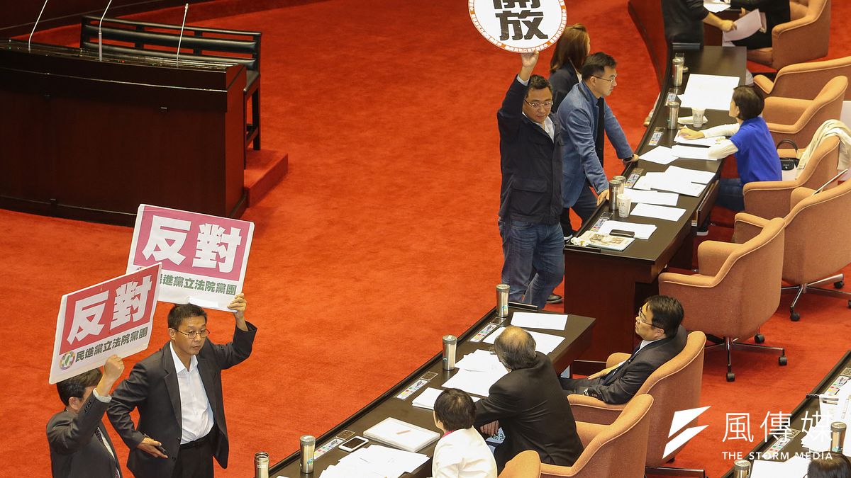 105年度國營事業預算至今未通過,立院27日將上演表演大戰。(資料照片,陳明仁攝) 105年度國營事業預算至今未通過,立院27日將上演表演大戰。(資料照片,陳明仁攝)