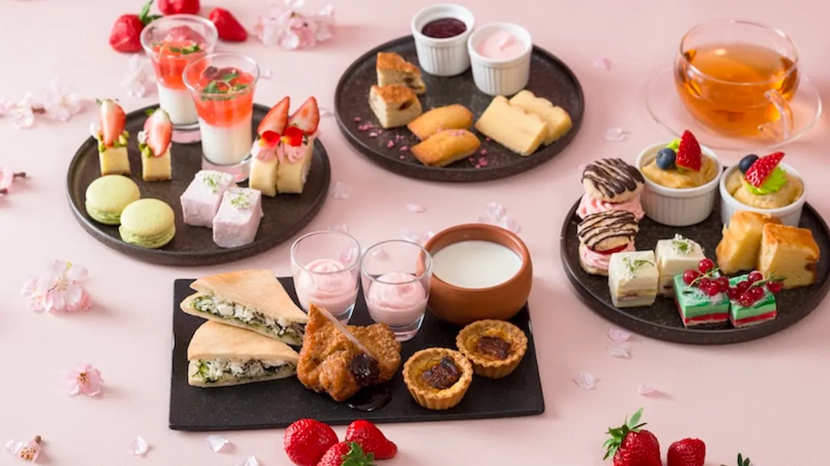 三井ガーデンホテル名古屋プレミアは、名駅徒歩5分の高層レストランで、春限定企画「いちごと桜のスプリングアフタヌーンティー」を3月1日から4月30日まで提供する。(写真/三井不動産ホテルマネジメントPR事務局提供)